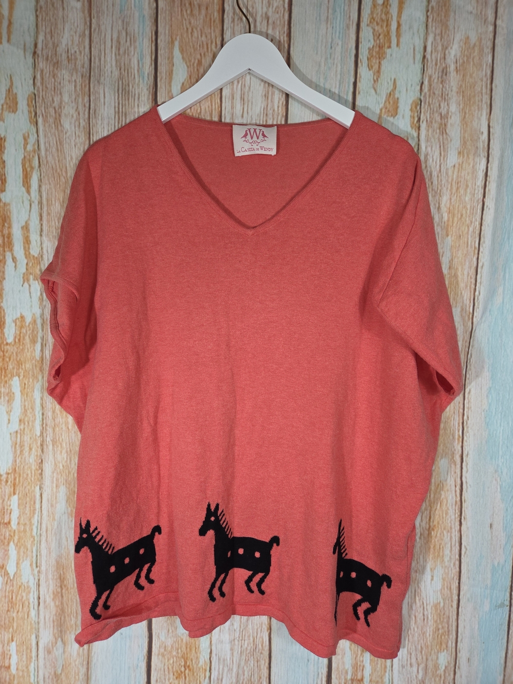 La Casita De Wendy Women's Coral V-Neck Top w/Black Pony Motif. 100% Cotton. 38